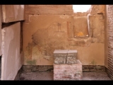 03405 ostia - regio i - insula iii - caseggiato dei molini (i,iii,1) - raum 25 - sacello di salvano (i,iii,2) - detail - 09-2023.jpg
